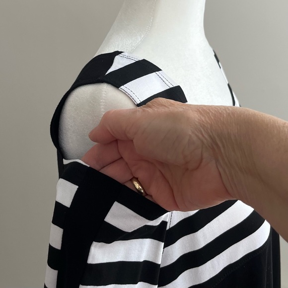 Olars Ulla Sweden cold shoulder shirt - Picture 5 of 9